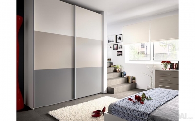 Stumdomų durų spintos